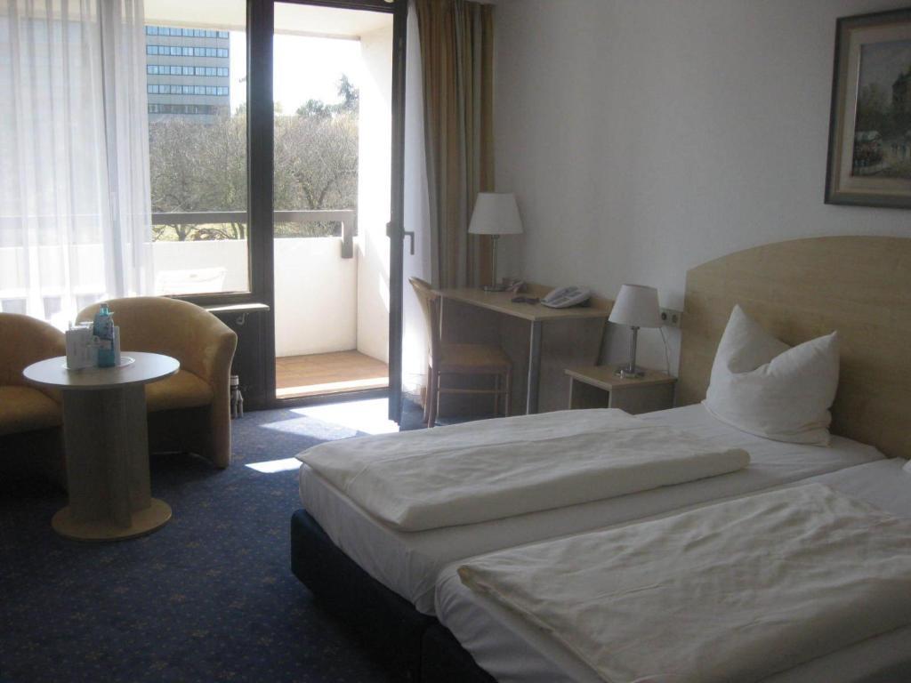 Hak Hotel Am Klostersee Зиндельфинген Номер фото